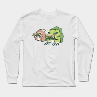 traveling frog eating sandwich lunch with mouse / tabi kaeru Long Sleeve T-Shirt